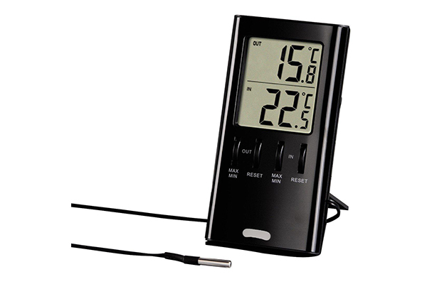 Liquid crystal based sensors for temperature and chemical detection